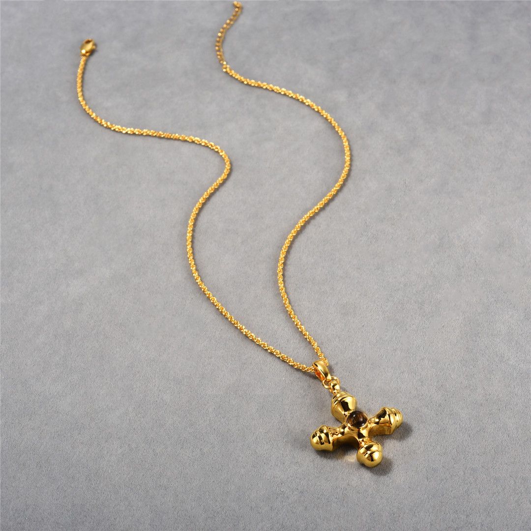 Un collier d'or