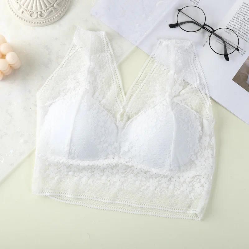 Sous-vêtements en dentelle blanche