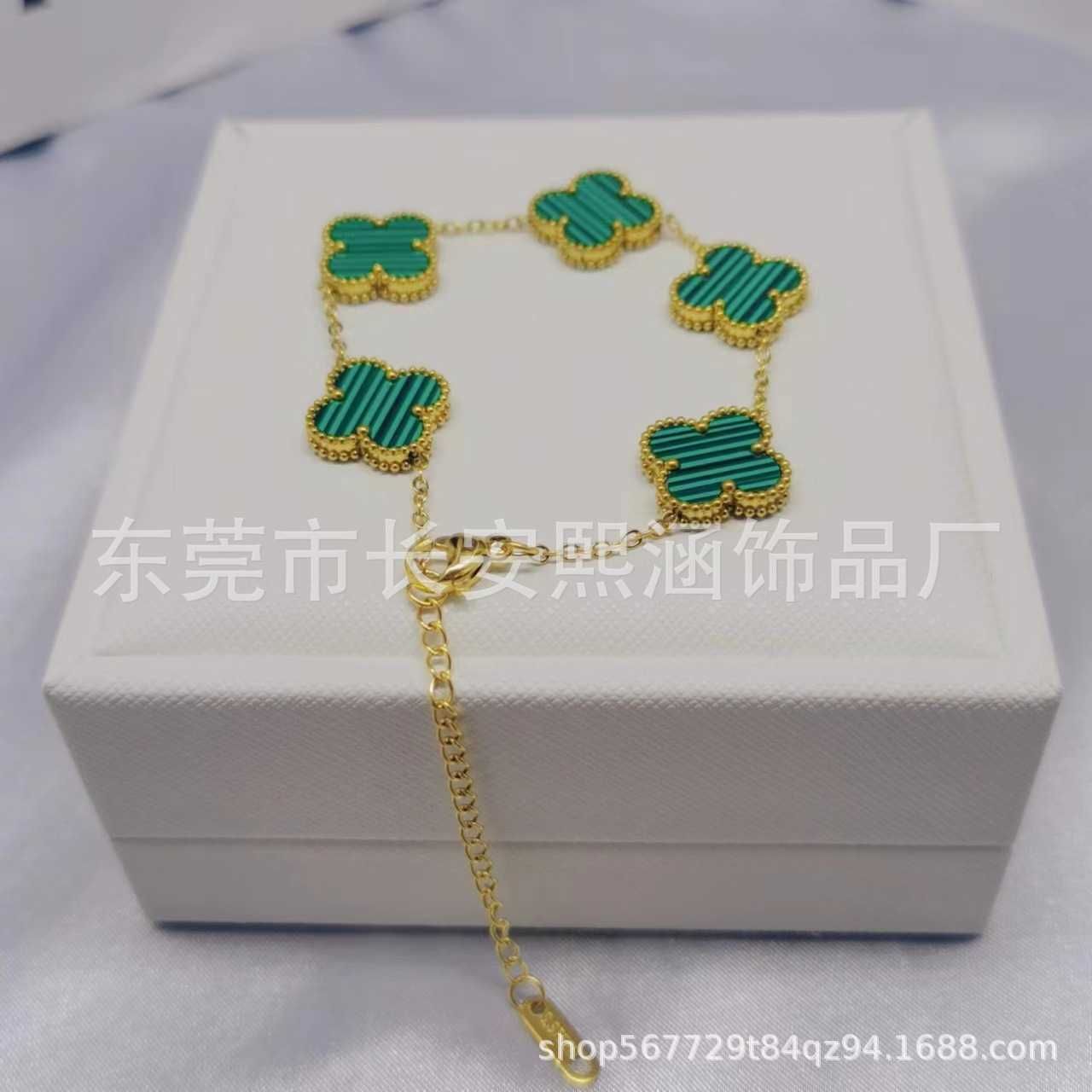 Double Sided Green Scallop-18k