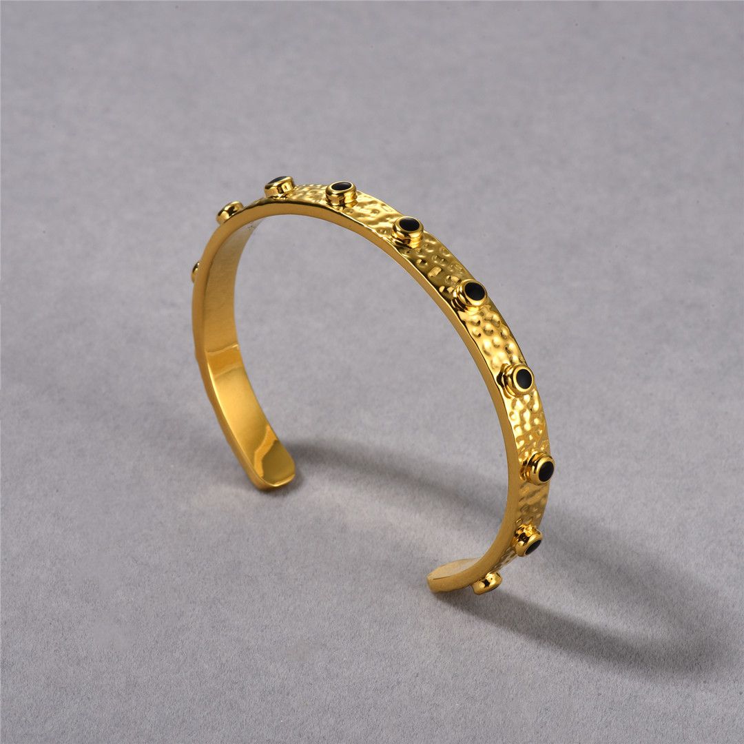 A gold opening bracelet