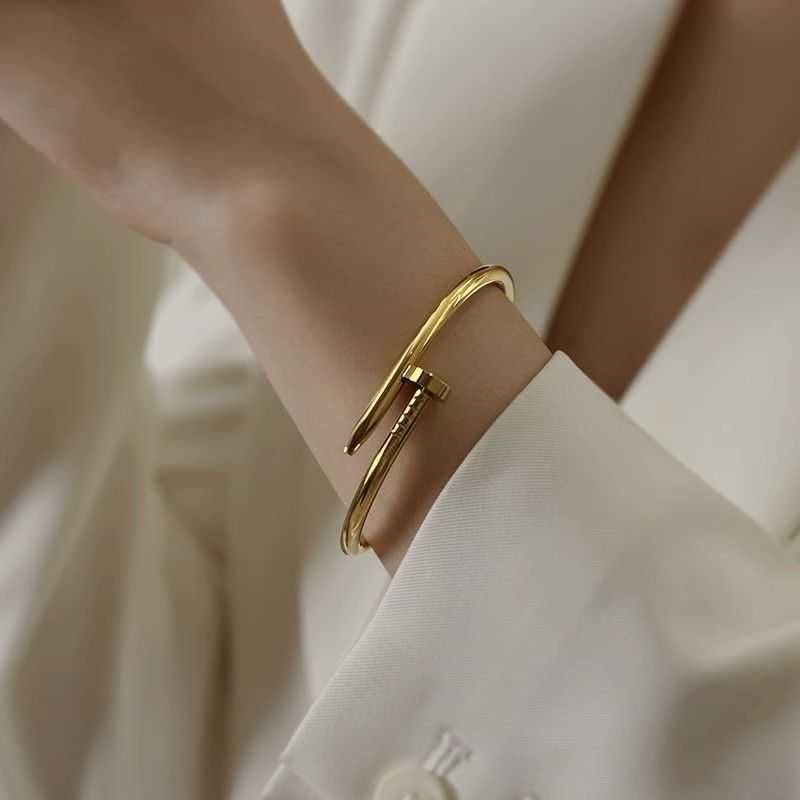 Nagel Armband