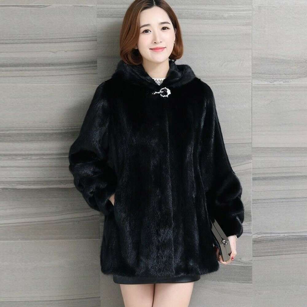 Black environmentally friendly mink fur