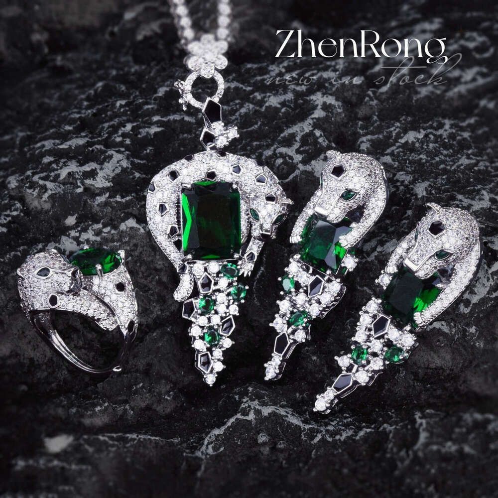 Chaîne à pendentif léopard en diamant vert