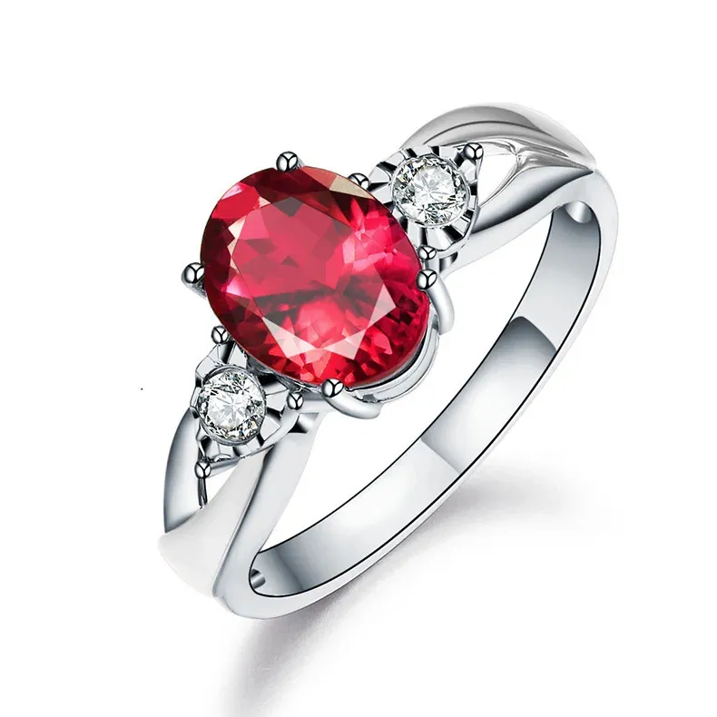 Anneau de diamant rouge