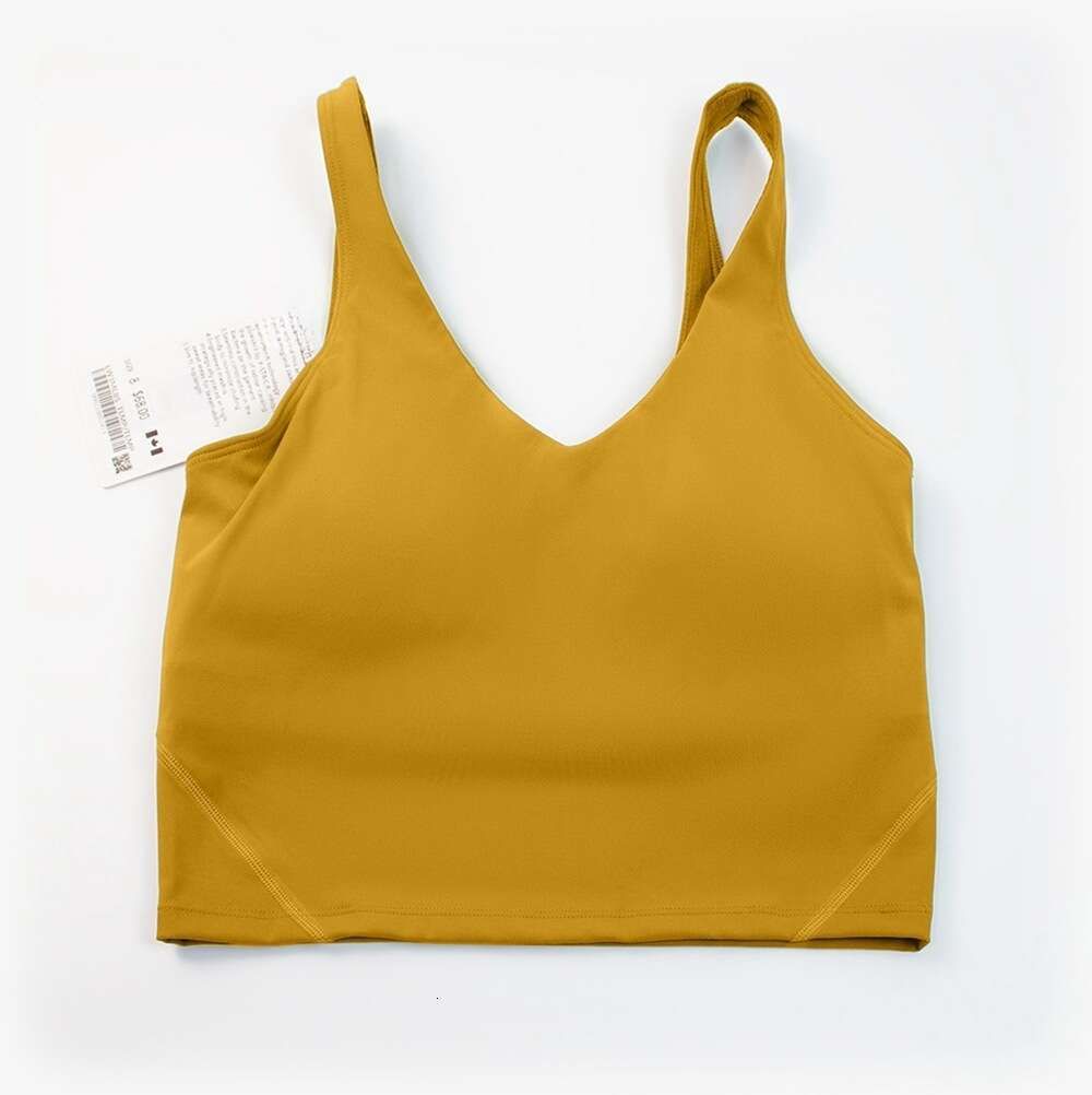 Gurkmeja u tank top