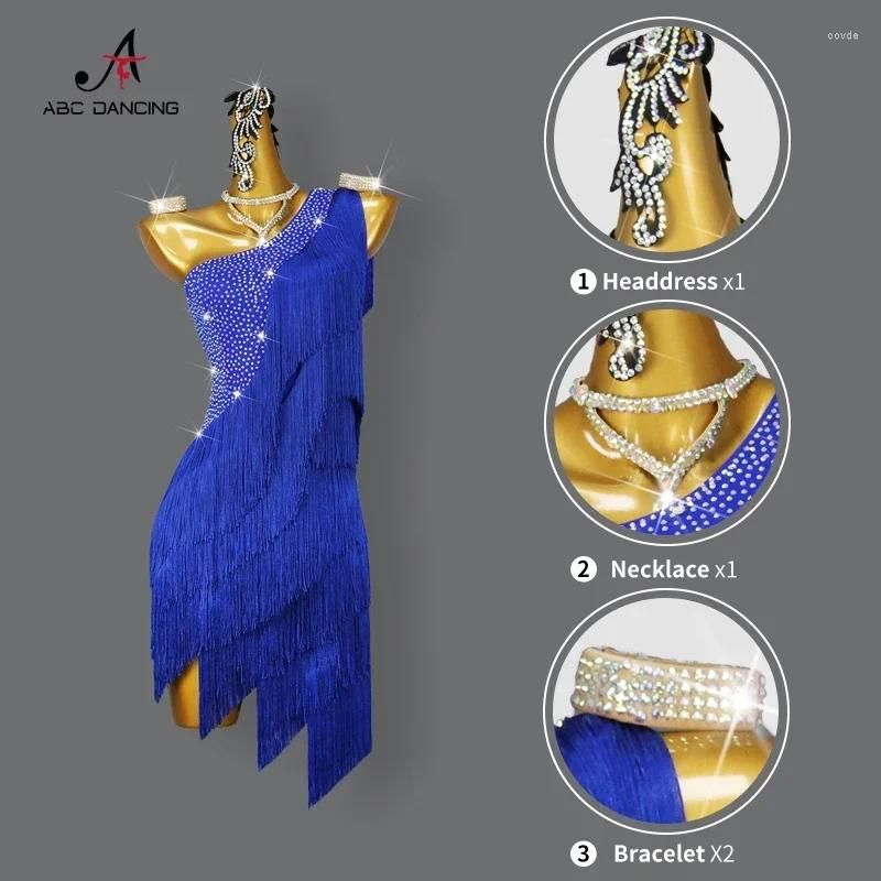 Vestido e ornamentos