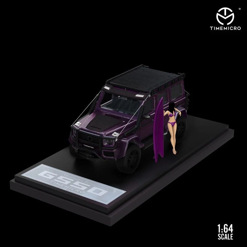 Violettes Auto mit Figur