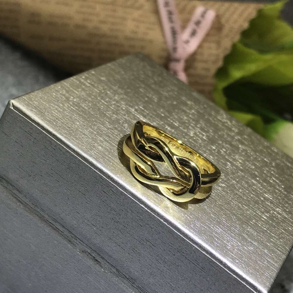 Gold Glow Body 8-shaped Buckle Ring
