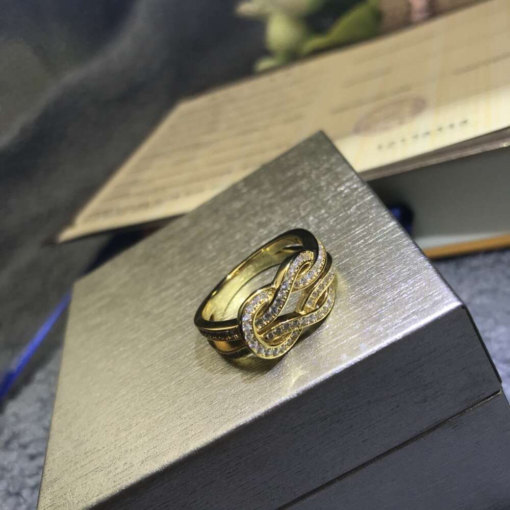 Gold Full Diamond 8-shaped Buckle Ring
