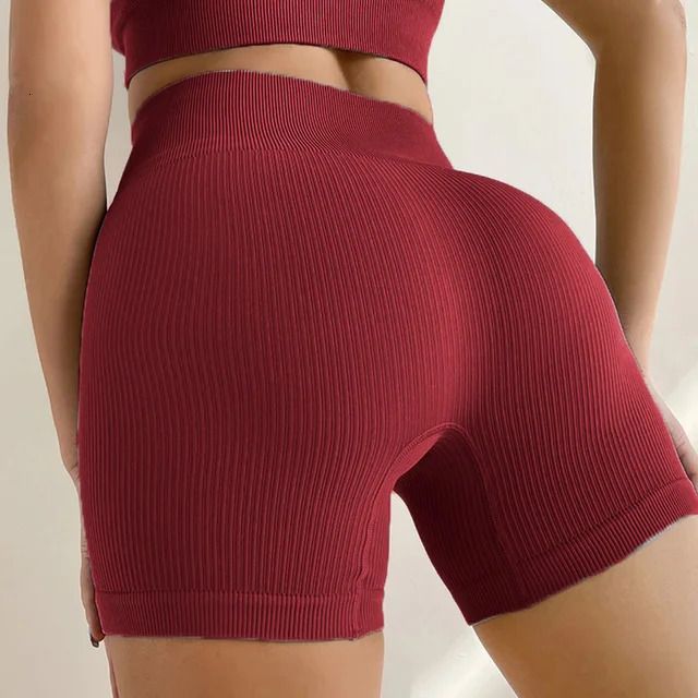 Short rouge foncé