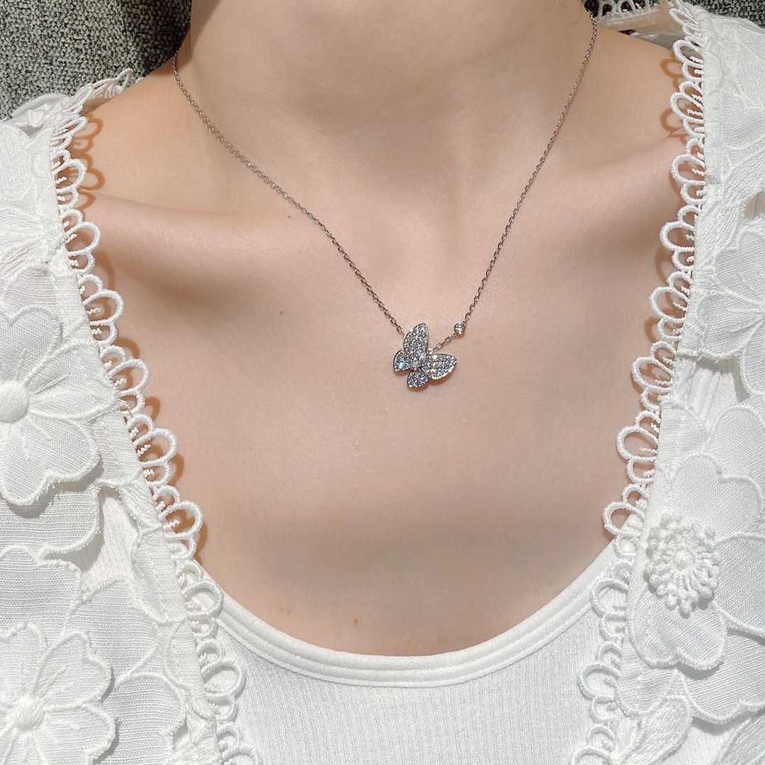 Collier de papillon de diamant complet Platinum