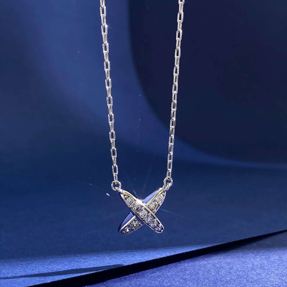 Silberne Halskette (mit Diamanten besetzt)