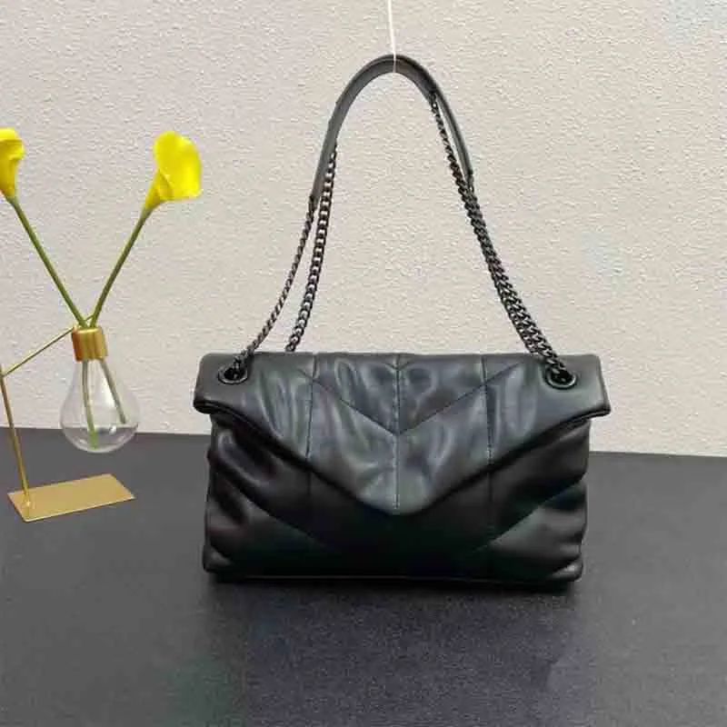 29 cm – schwarze Kette – schwarze Tasche