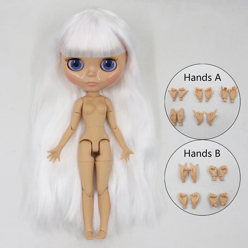 Bambola nuda con mani12
