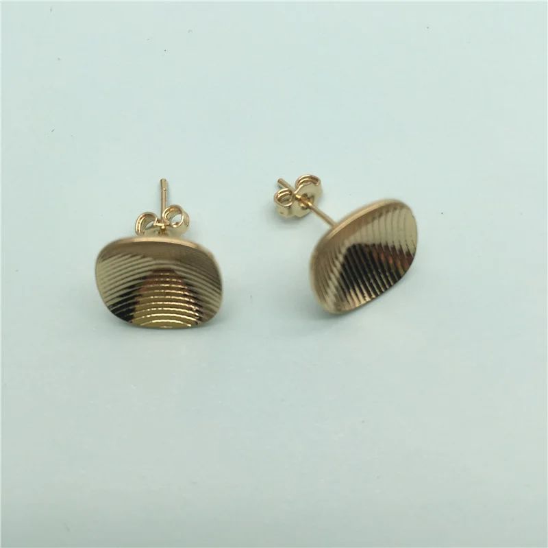 Färg: Gold Stud Earringsize: 12mm