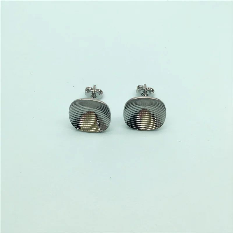 色：Rhodium Stud Earringsize：12mm