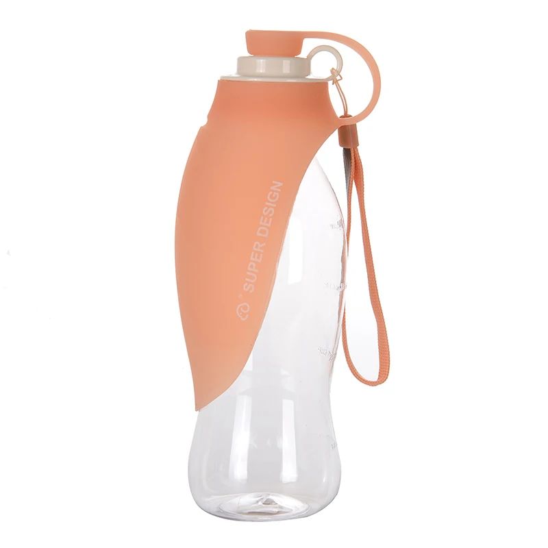 色：オレンジ水のボトル