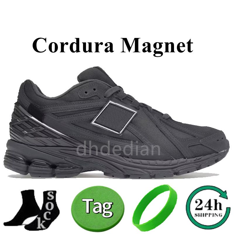 01 Cordura Magnet