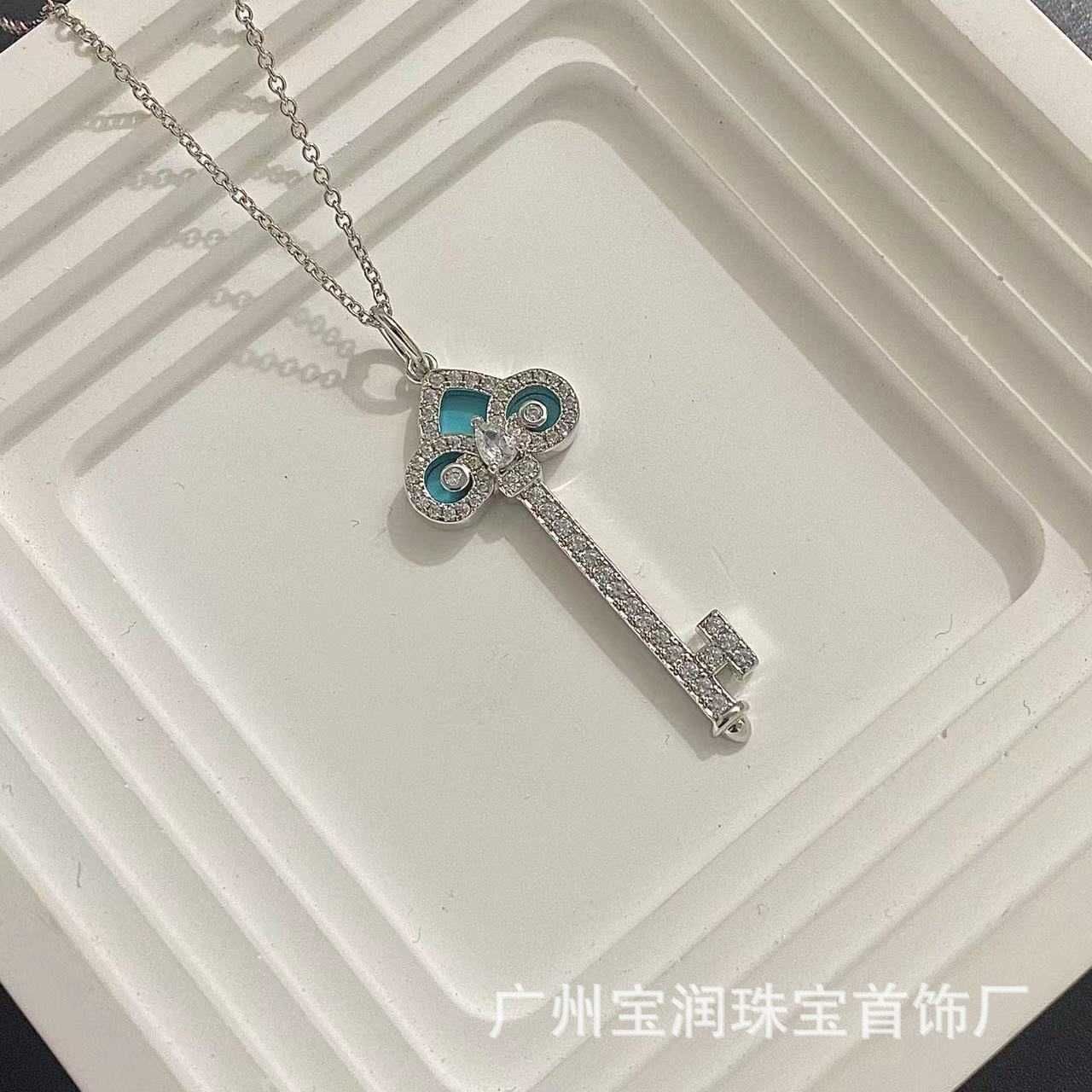 (turquoise) White Gold Inlaid with Dia