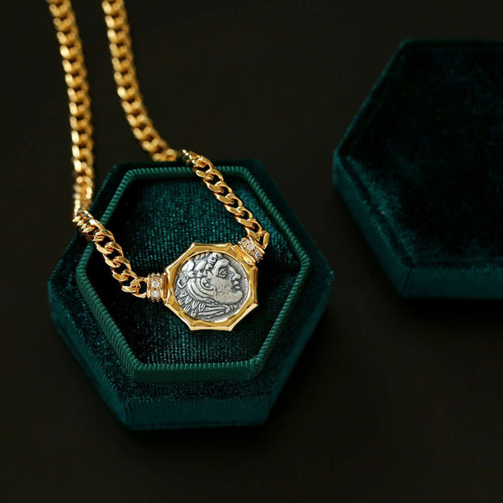 Ожерелье с серебряной монетой Геркулеса