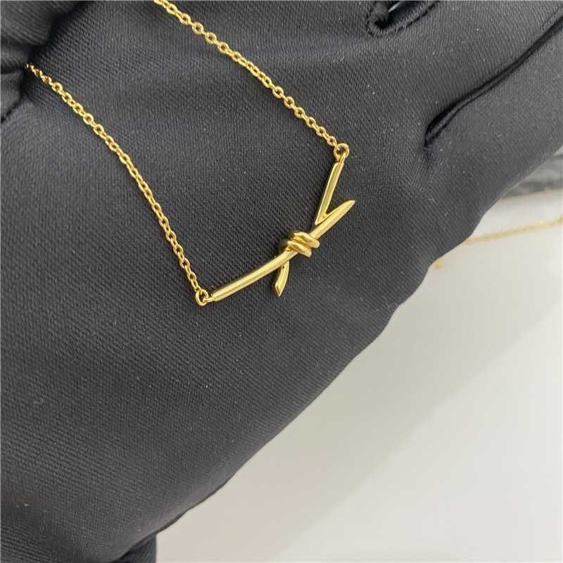 Golden. Diamond Free Knot Necklace t F