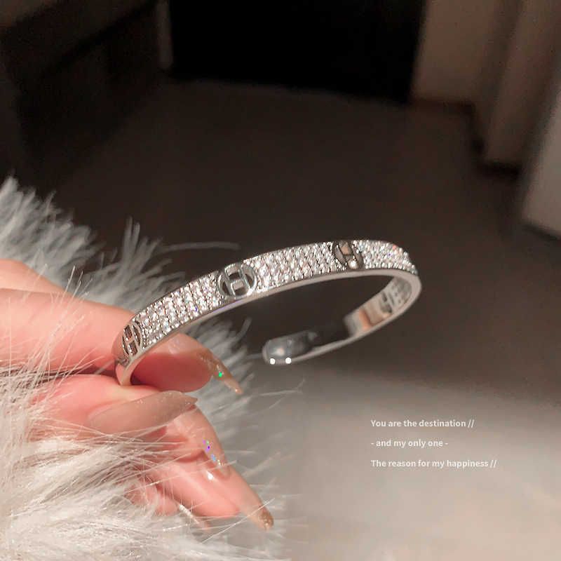 20 # Armband - Silberner Buchstabe