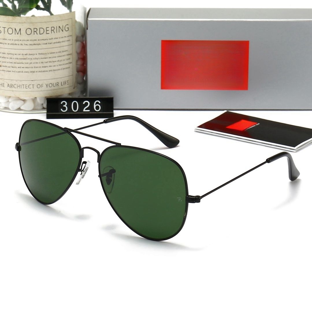 5 Black frame dark green