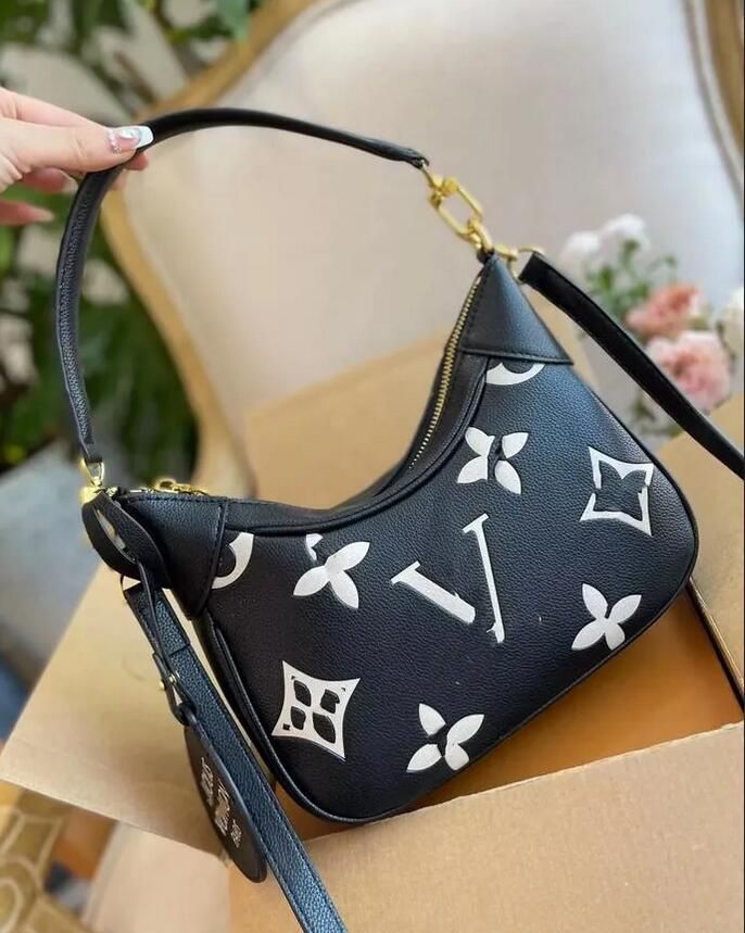 Black bag+White flowe