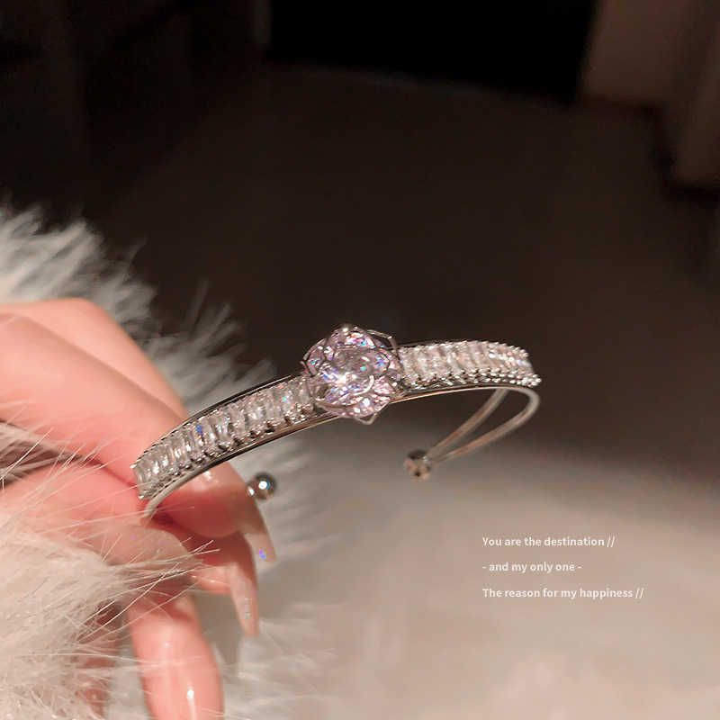 19 # Armband - Silberne Blume