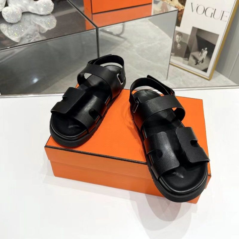 Black (sandals)
