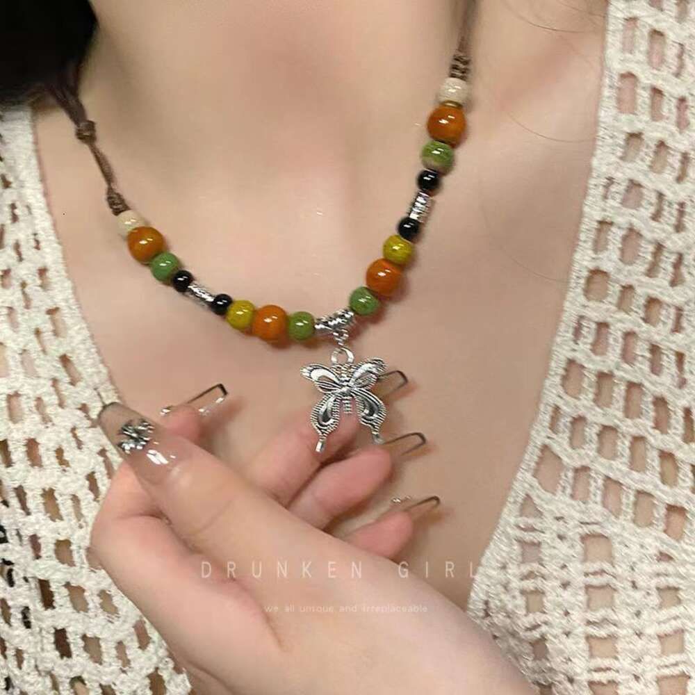 Collier de papillon coloré