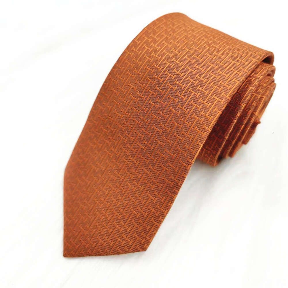 Cravate à main couleur orange WWJ