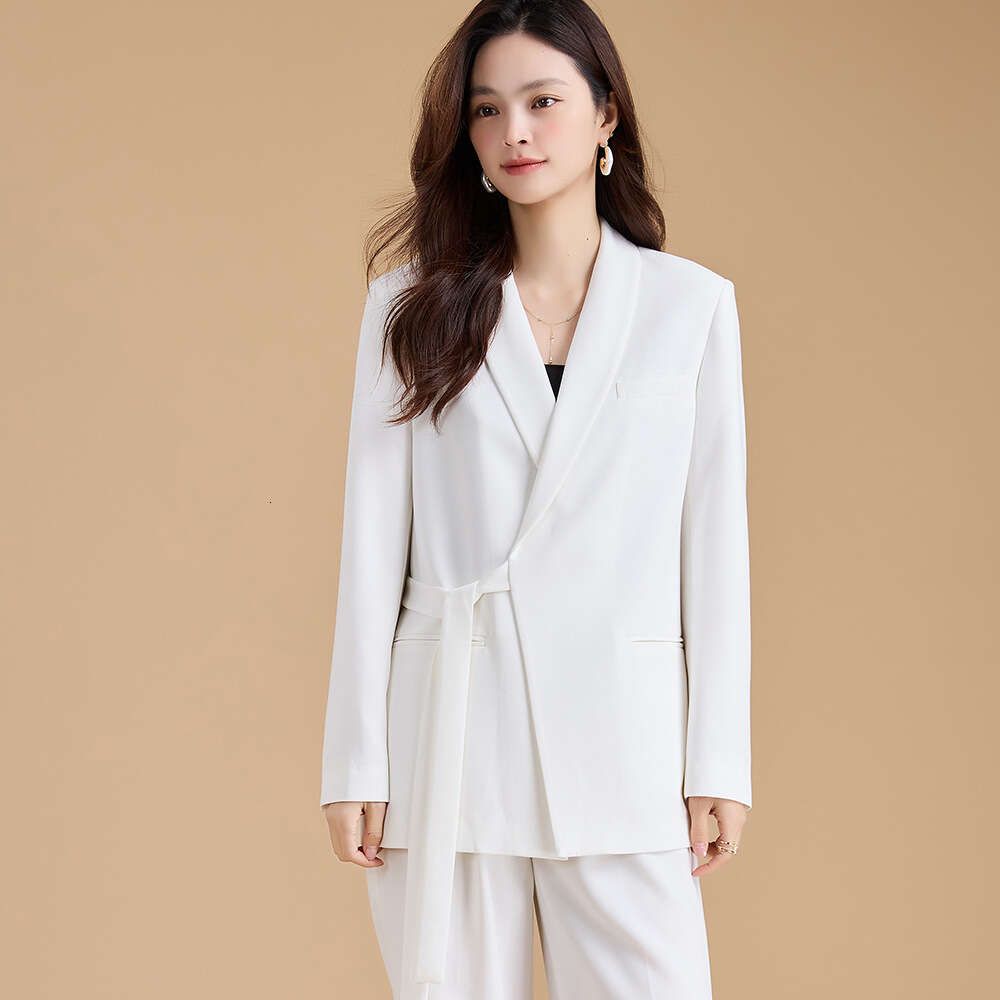 White (suit)