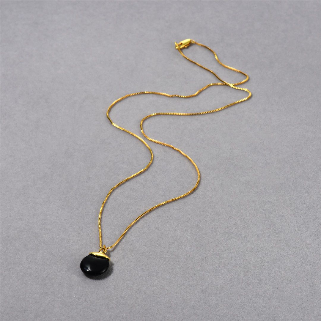 Ожерелье с подвеской из черного агата