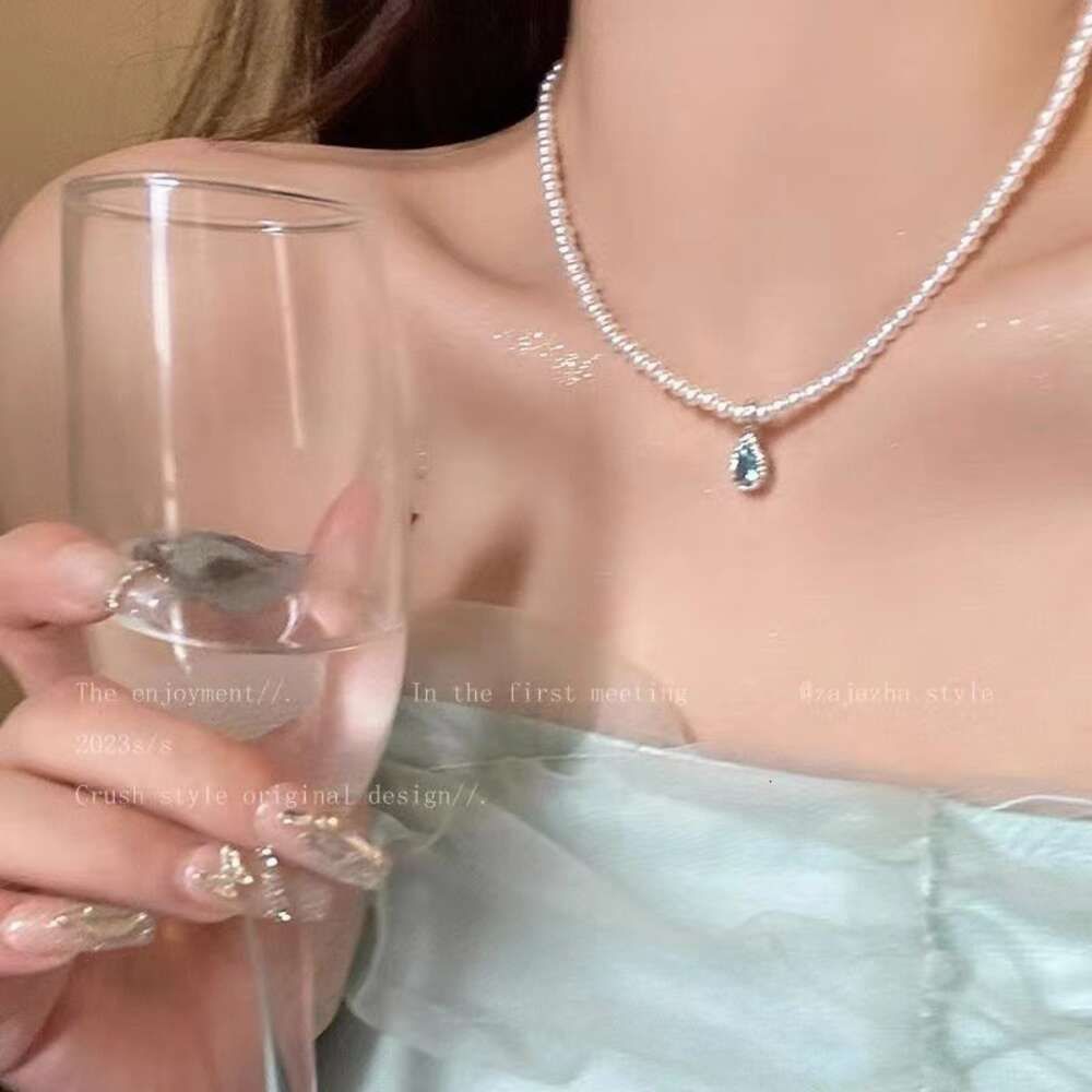 Collier de perles de goutte d'eau