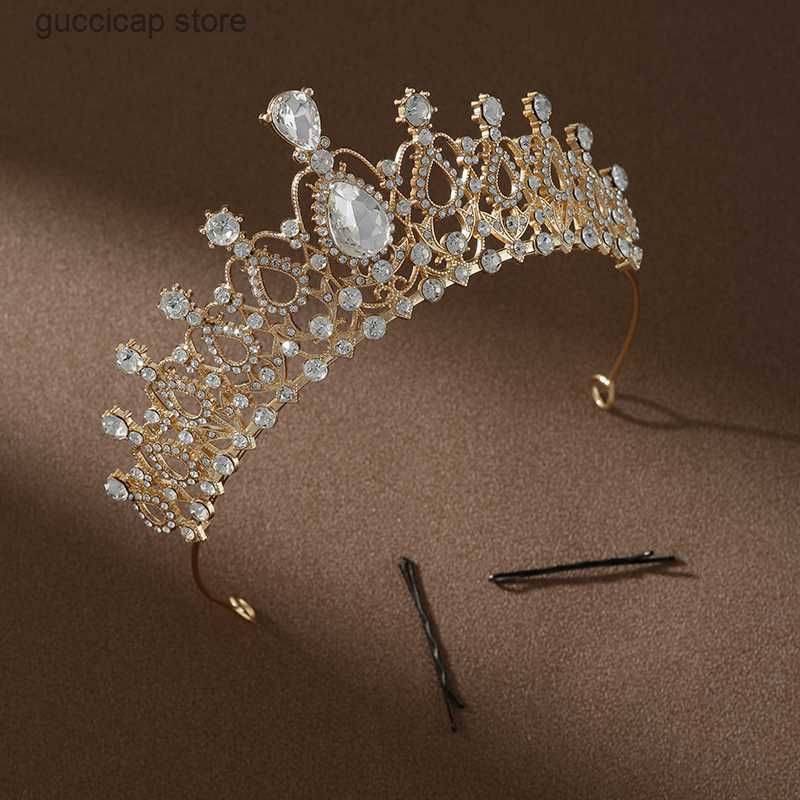 Guldfärg-tiaras