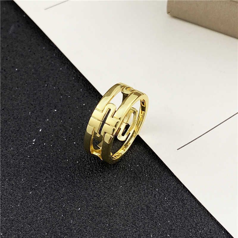 Paper Clip Ring Without Diamond. Gold