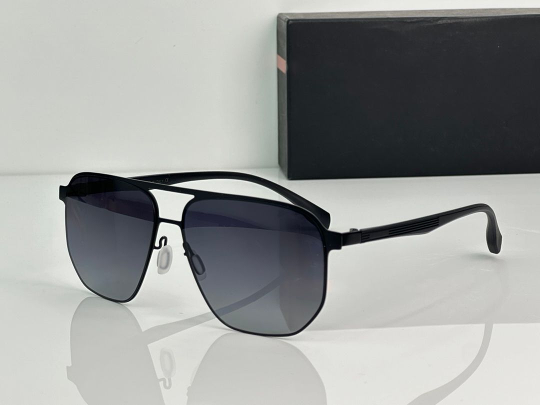 Black frame Gradient grey lens