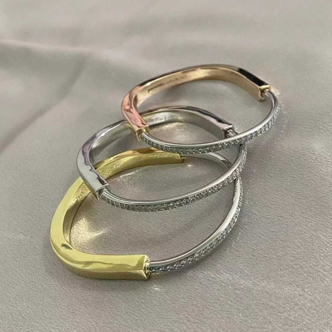 Mezzo anello in oro rosa con diamanti e rame