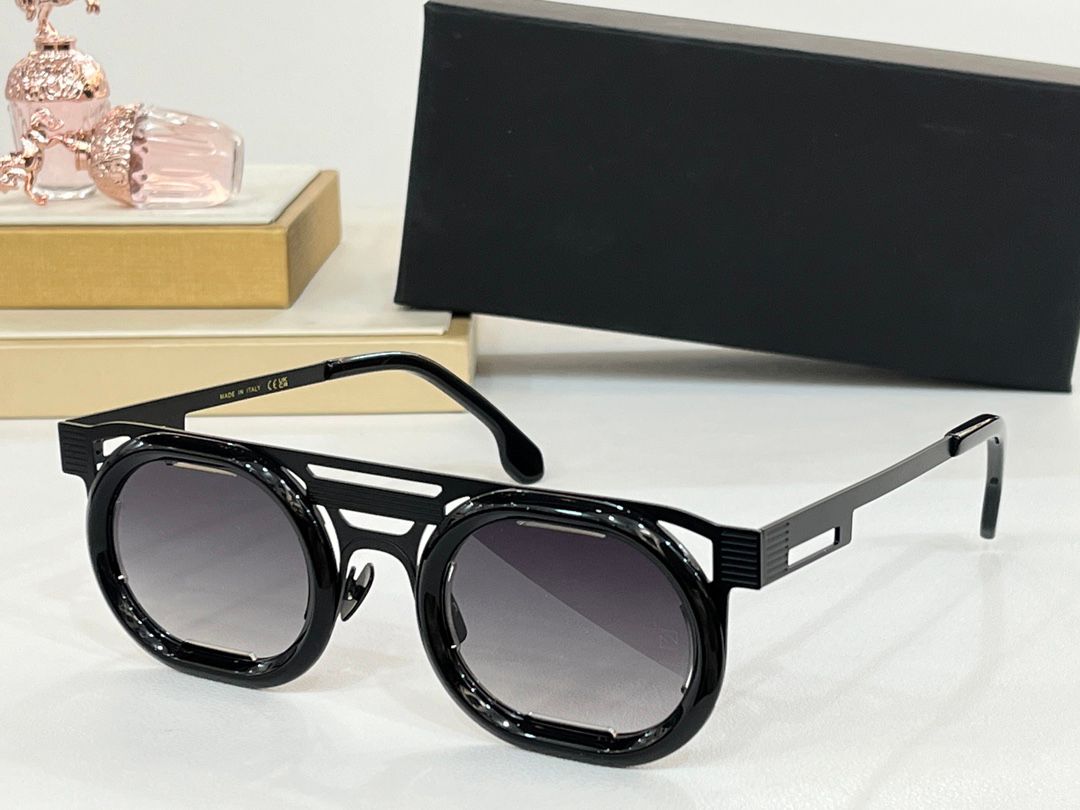 Black frame Gradient grey lens