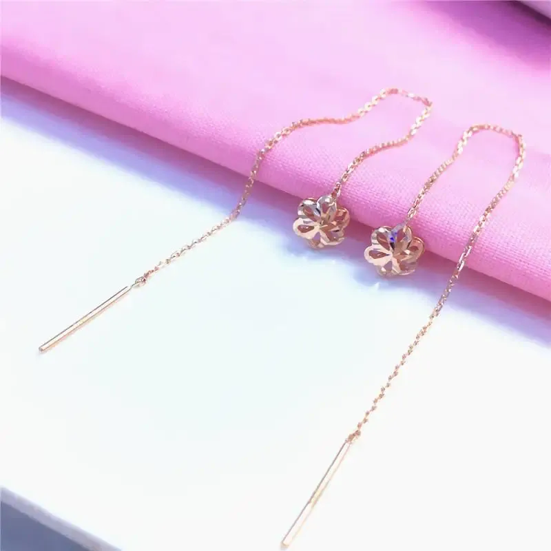 A pair of earrings3