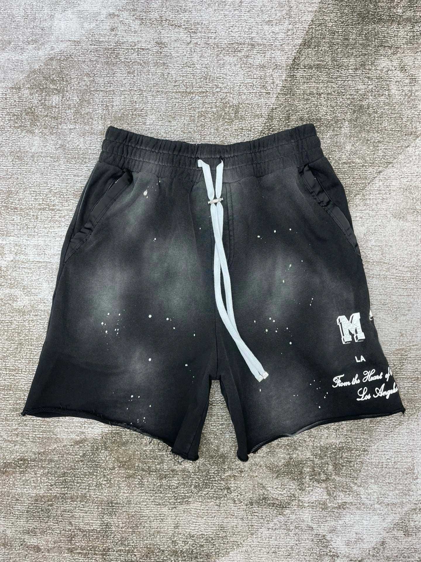 svarta shorts