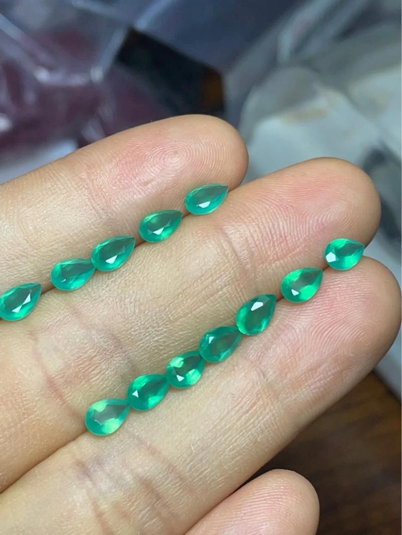 グリーンアゲート3x5mm 30pcs