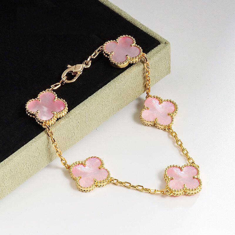 5 pulseiras de trevo rosa