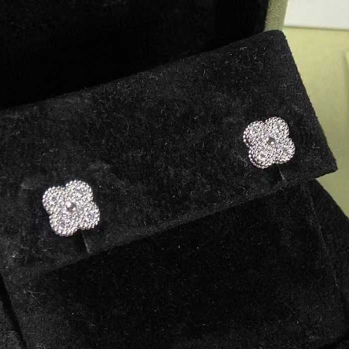 Boucles d'oreilles en or blanc avec diamants de 0,9 cm