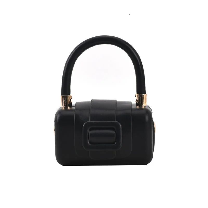Black Handbag_4