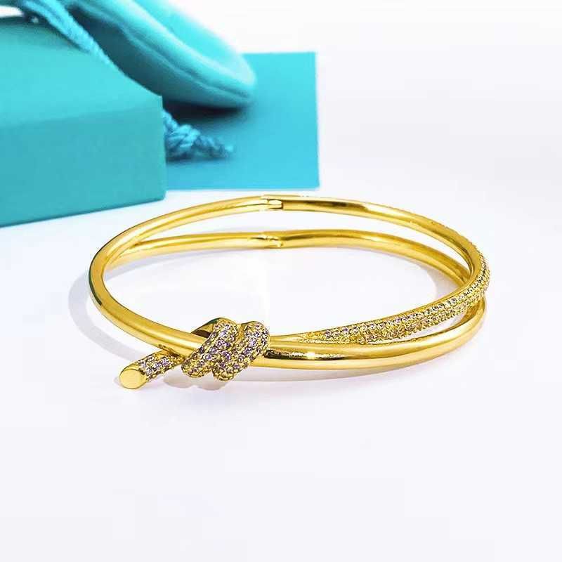 Gold Diamond Double Ring Knot Armband