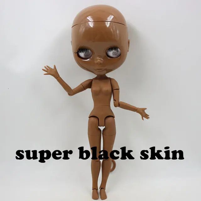 poupée à peau super noire et main A