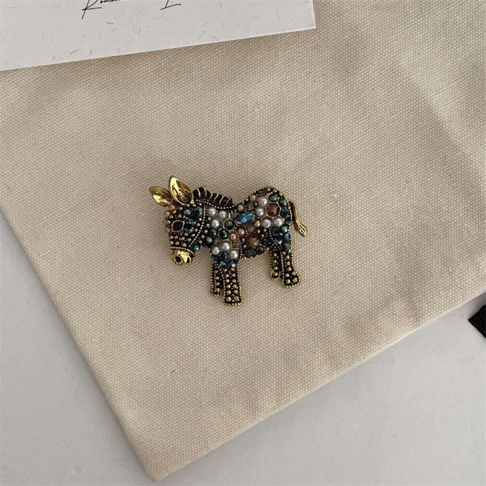 Antigo broche de burro dourado