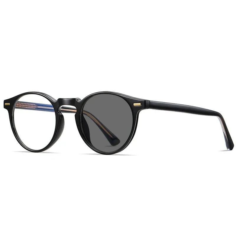 Photochromic Black